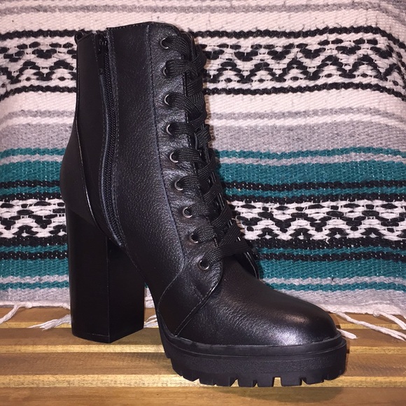 (SOLD) Steve Madden High-heel Boots - Picture 3 of 3